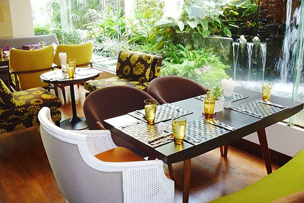 St. James Hotel Бангкок Экстерьер фото