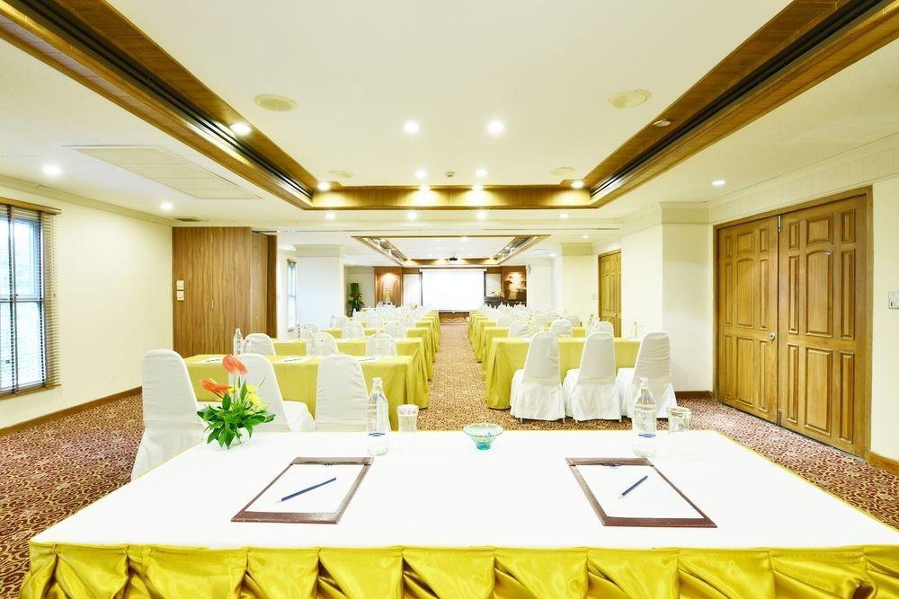 St. James Hotel Бангкок Экстерьер фото